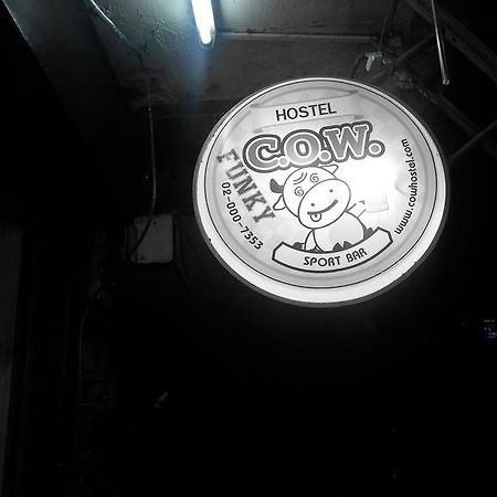 Wacky Fun Party Hostel Бангкок Экстерьер фото