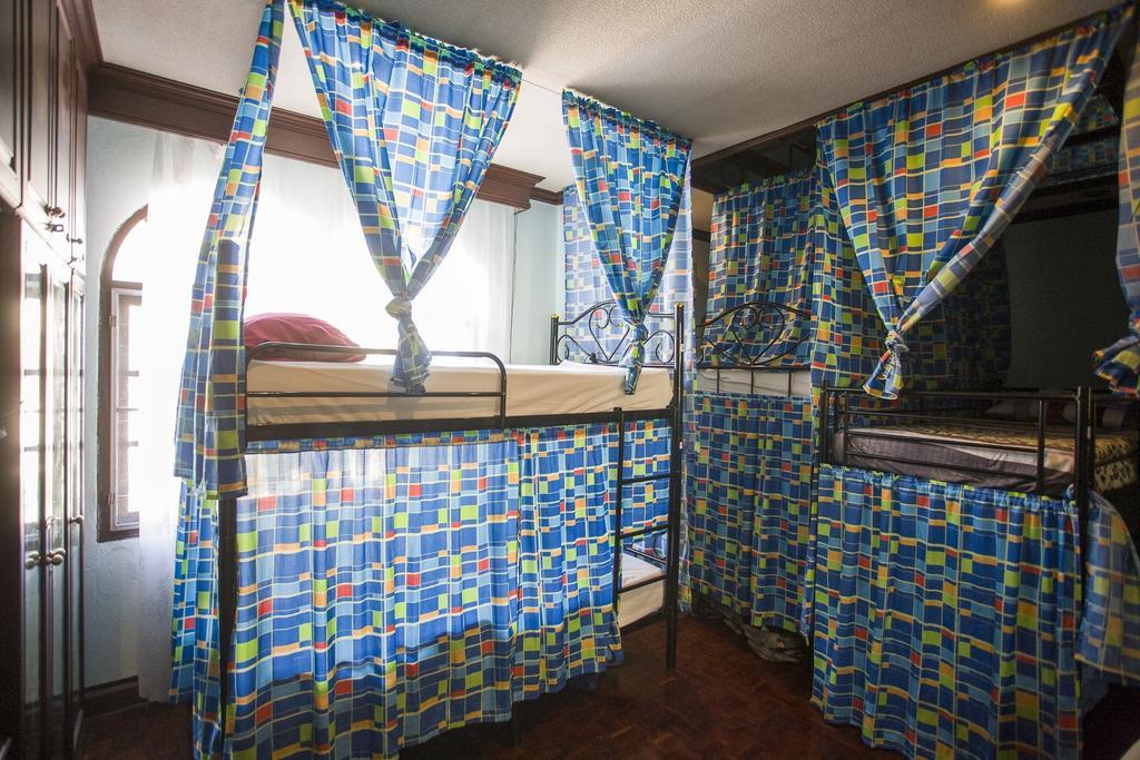 Wacky Fun Party Hostel Бангкок Номер фото