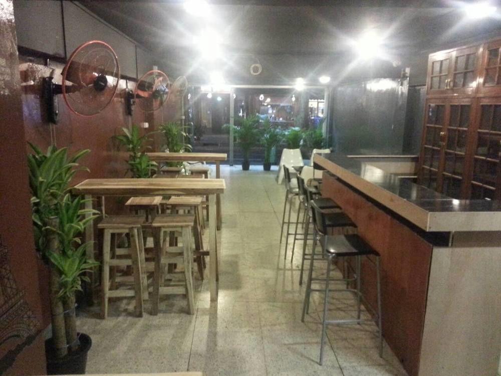 Wacky Fun Party Hostel Бангкок Экстерьер фото