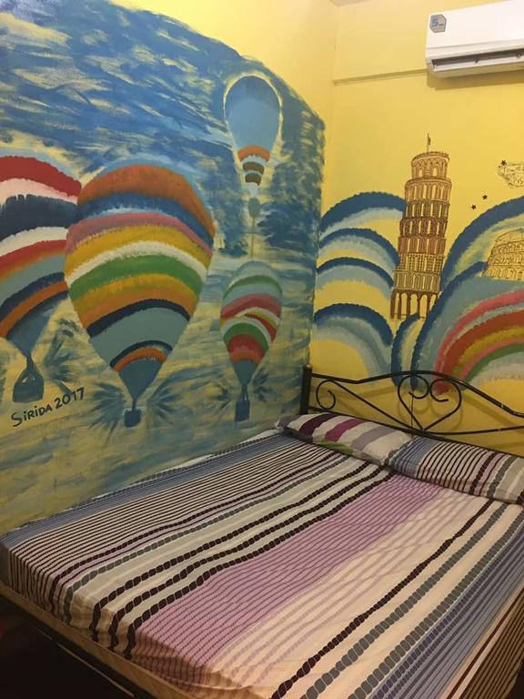 Wacky Fun Party Hostel Бангкок Экстерьер фото